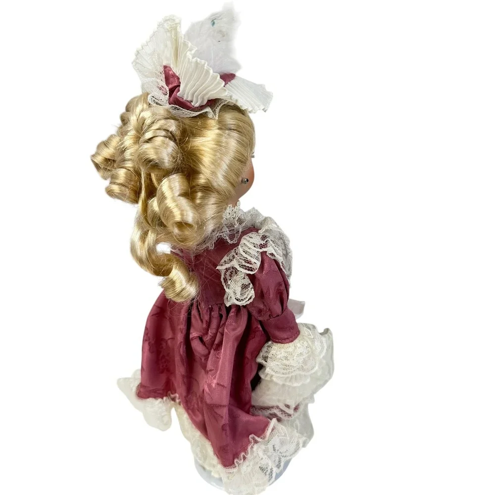 Victoriann Porcelain Doll Collector 11